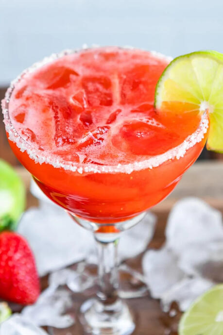 Berry Blast - 10k gil ( A strawberry margarita made with strawberries, tequila, honey and triple sec blended together and served in a frozen glass with salted rim and garnish )