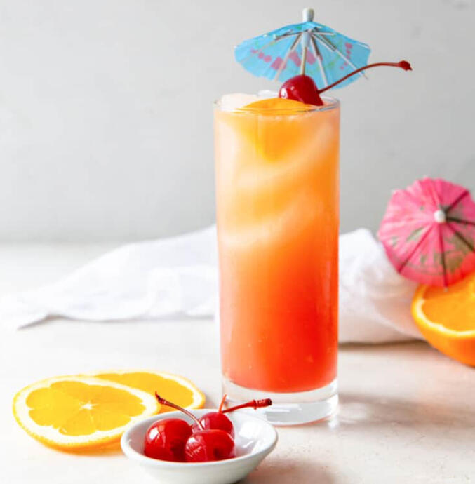 Sex on the Nox - Signature Drink - 15k gil ( A vibrant fruity cocktail with vodka, peach schnapps, orange juice, and cranberry with a cherry topping )